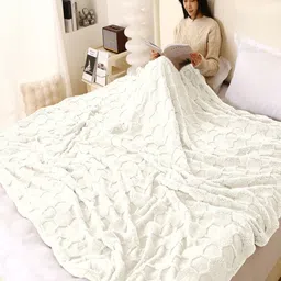 HOKIPO Cream-Coloured Geometric Fleece AC Room 210 GSM Double Bed Blanket-picture-3