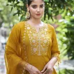 Women Cotton Blend Kurta Pant Dupatta Set-picture-15