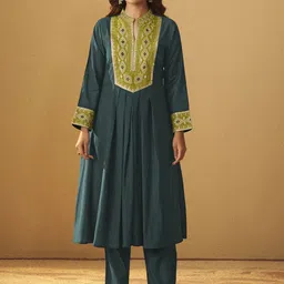 DRESOUL Embroidered Kurta & Trouser Co-Ord Set-picture-4