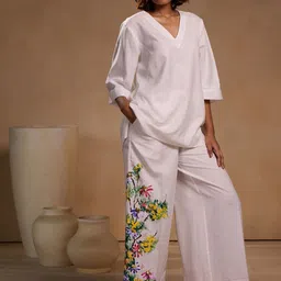 Chhaya Gandhi Design Studio V-Neck Three Fourth Sleeves Top With Palazzos Co-Ords-picture-31