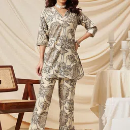 Ginni Arora Label Pure Cotton Floral Printed V-Neck Tunic With Trouser-image-68