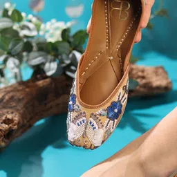 GLAM STORY Women Embellished Ethnic Mojaris Flats-image-74