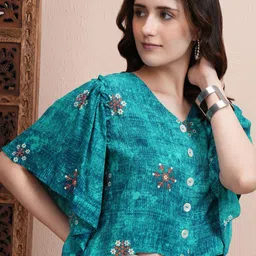 Vishudh Women Abstract Printed V-Neck Top-4