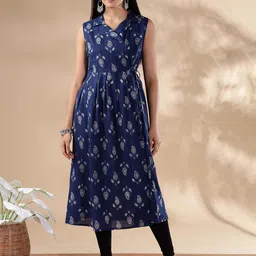 Anouk Paisley Printed Lapel Collar Sleeveless A-Line Kurta-37