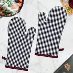 HOME COLORS.IN 2Pcs White & Black Checked Oven Gloves-12