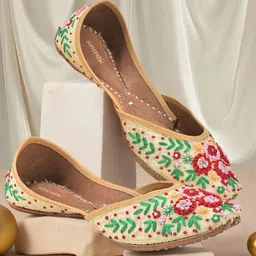 Anouk Women Embellished Ethnic Mojaris Flats-51