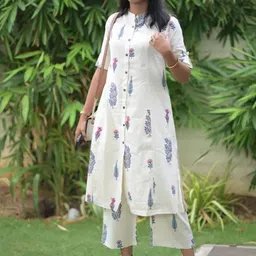 KALINI Floral Printed mandarin Collar Straight Kurta with Trousers-picture-51