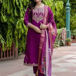 VredeVogel Women Floral Embroidered Regular Kurta with Trousers & With Dupatta-picture-12