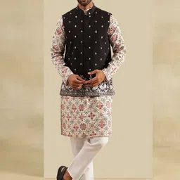 SOJANYA Men Floral Embroidered Kurta with Pyjama-10