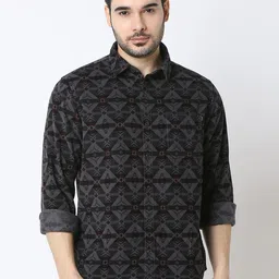 SPYKAR Men Slim Fit Spread Collar Geometric Printed Casual Shirt-picture-0