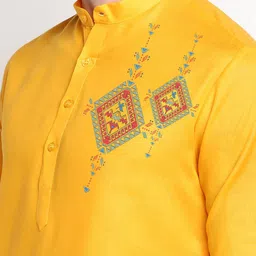 DEVOILER Men Thread Work Block Print Kurta image 2