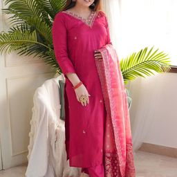 Growdamy Women Floral Embroidered Thread Work Chanderi Silk Kurta with Trousers & Dupatta-image-49
