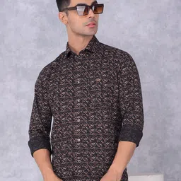 Crimsoune Club Men Smart Spread Collar Abstract Printed Cotton Slim Fit Casual Shirt-image-79