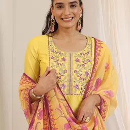 Libas Women Floral Yoke Design Regular Kurta with Trousers & With Dupatta image 2