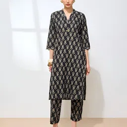 Fourleaf Women Ethnic Motifs Printed Cotton Kurta with Trousers-picture-10
