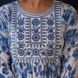 DIVASTRI Floral Printed Thread Work Kurta With Trouser And Dupatta image 4