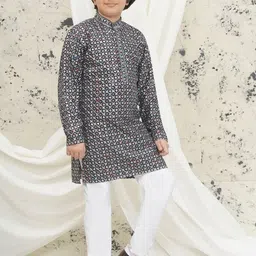 Aj DEZInES Boys Embroidered Regular Sequinned Kurta with Pyjamas image 3
