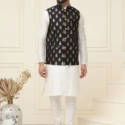 SOJANYA Men Regular Kurta with Churidar image 1