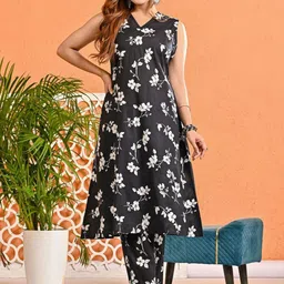 Khatri Creations Printed V-Neck Pure Cotton Top With Palazzos Co-Ords-image-73