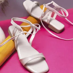 TRYME Women Colourblocked Ethnic Open Toe Flats with Bows-image-28
