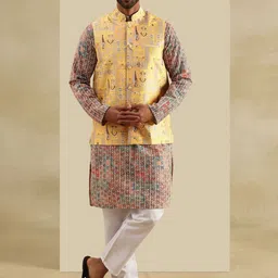 SOJANYA Men Floral Woven Design Regular Kurta with Pyjamas Kurta Sets-9