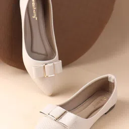 DressBerry Women TexturedFlats With Bows-21