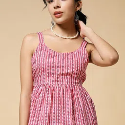 Womenster Women Printed Shoulder Straps Pleated Detail Cotton Peplum Top-picture-12