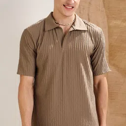 MASCLN SASSAFRAS Men Textured Polo Collar Oversized T-shirt-image-7