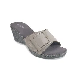 Mochi Wedge Sandals with Buckles-14