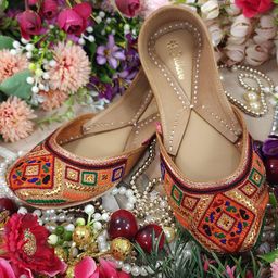 Fulkari Women Embellished Ethnic Mojaris Flats-image-97