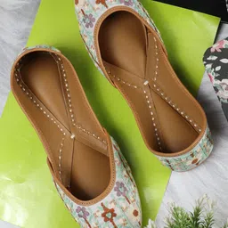 Sole Saga Women Printed Ethnic Mojaris Flats-14