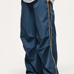 EVERDION Relaxed-Fit Mid-Rise Parachute Trouser-image-30