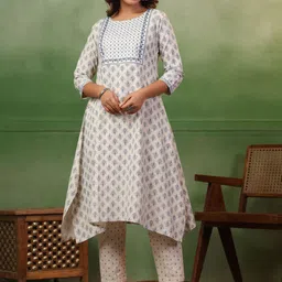 Span Women Floral Printed Regular Kurta with Trousers-picture-43