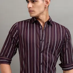 HIGHLANDER Men Cutaway Collar Vertical Striped Cotton Relaxed Fit Casual Shirt-image-42