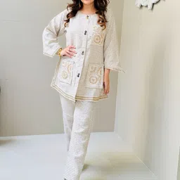 FFI Women Embroidered Round Neck Top With Trousers Co-Ords Set with Embroidered Pockets-picture-44