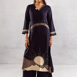 DIVASTRI Floral Printed Sequinned V-Neck Straight Kurta With Palazzos-picture-14