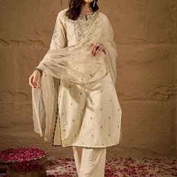 House of Pataudi Floral Embroidered Notch Neck Zari Straight Kurta With Trouser & Dupatta-12