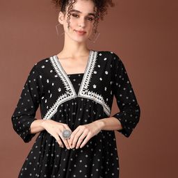 LIMEROAD Geometric Printed Thread Work A-line Kurta-14