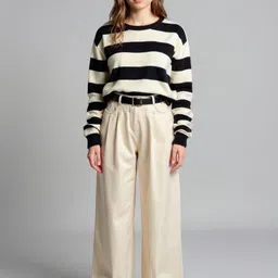 Outzidr Women Relaxed Mid-Rise Pleated Trouser-image-64