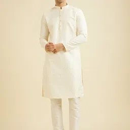 Manyavar Geometric Embroidered Mandarin Collar Straight Kurta With Trousers-image-96