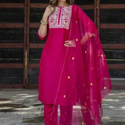 VredeVogel Floral Embroidered Round Neck Regular Straight Kurta With Trouser With Dupatta-28