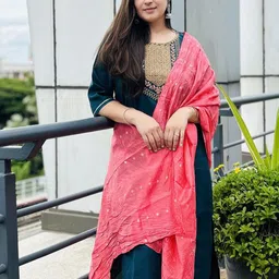 VredeVogel Women Floral Embroidered Kurta with Trousers & Dupatta-image-87