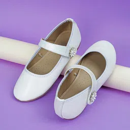 max Girls Ballerinas with Laser Cuts Flats-21