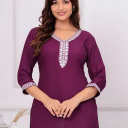 NEW4U Embroidered Crop Top-image-30