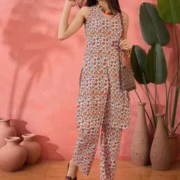 InWeave Women Floral Printed Regular Pure Cotton Kurta with Trousers-image-10