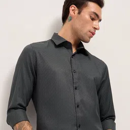 THE BEAR HOUSE Men Tailored Fit Abstract Printed Spread Collar Formal Shirt-image-25