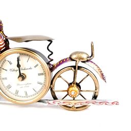 apka mart Yellow & White Textured Abstract Shaped Traditional Table Clock image 4