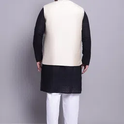 SOJANYA PLUS Ethnic Motifs Embroidered Kurta With Pyjamas & Nehru Jacket image 2