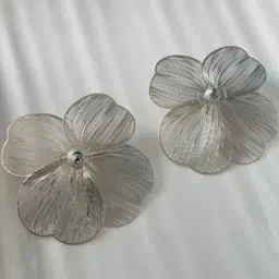 SUBHAGALANKAR Gold-Plated Pearls Beaded Floral Shaped Studs-6