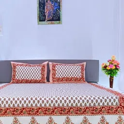 Marika Peach-Coloured & White Printed Cotton 250 TC King Bedsheet Set 2.74 m x 2.36 m-5
